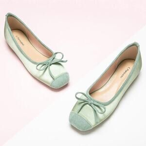 Chicoree Women's Green Flats